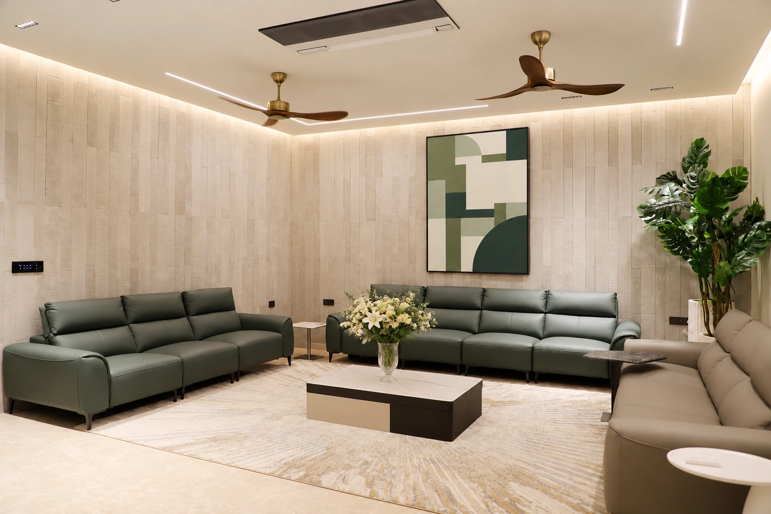 Architecture de Sauge — salon vert aux boiseries claires, cadre noir mat.