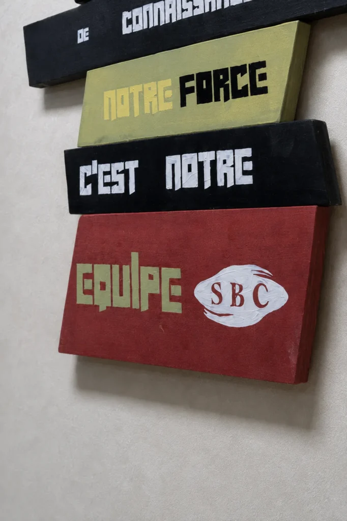 Détail de l’œuvre typographique Esprit d’équipe