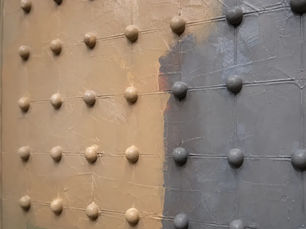 Détail texturé des reliefs sphériques gris et beiges