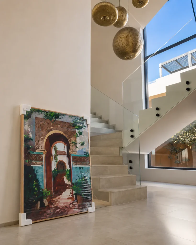 Œuvre Passage présentée à son emplacement dans la cage d’escalier