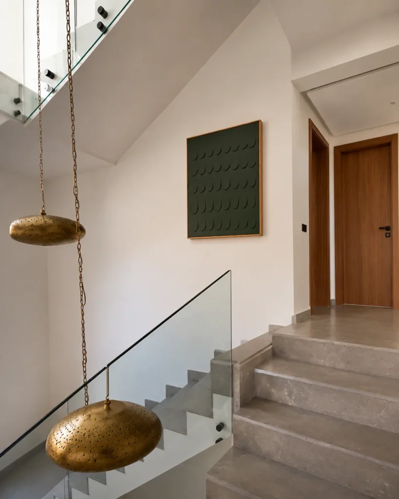 Relief Rythme végétal installé sur le palier de l’escalier